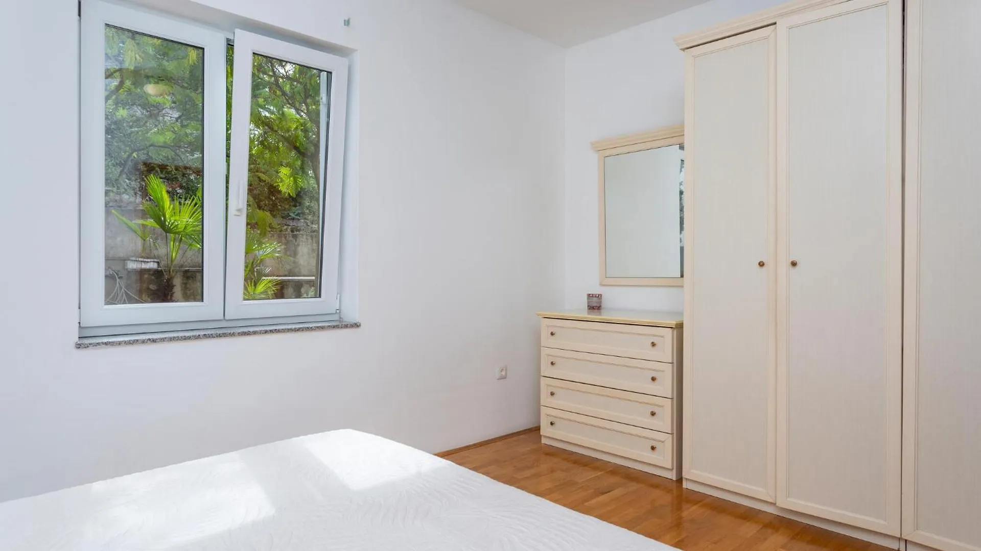 Cozy Apartment In Malinska With Kitchen