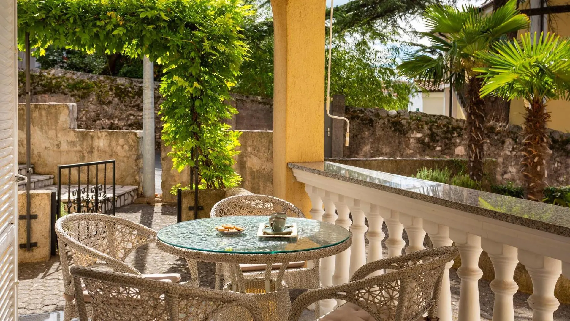 Cozy Apartment In Malinska With Kitchen